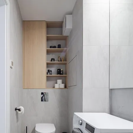 Zwirnovka-brand New With Free Parking *